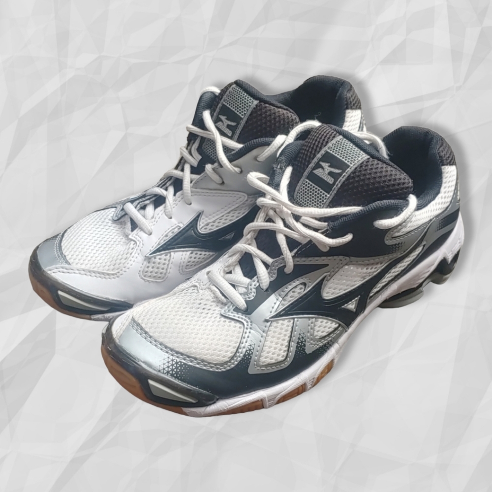 *SOLD* Mizuno Women's Wave Bolt 5 Size 8 Volleyball Shoe